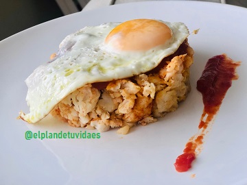 Timbal de merluza con huevo