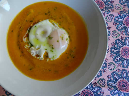 Crema de calabaza con huevo a la plancha