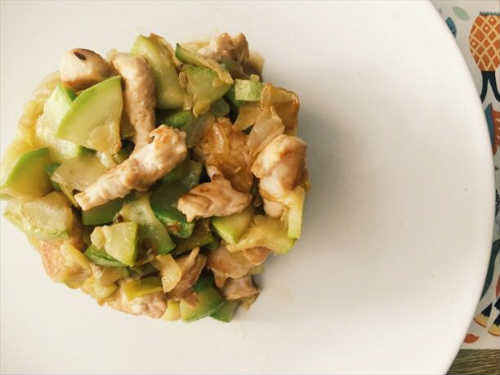 Salteado de pollo y calabacín