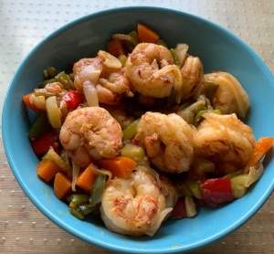 WOK DE GAMBONES CON PIMIENTOS